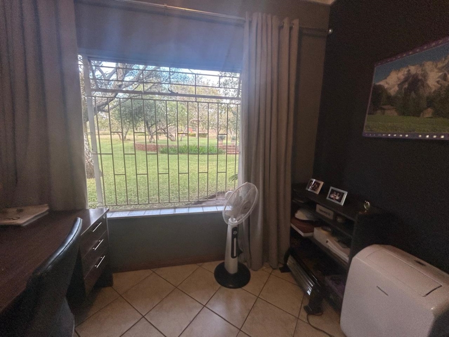 4 Bedroom Property for Sale in Hartbeesfontein AH North West